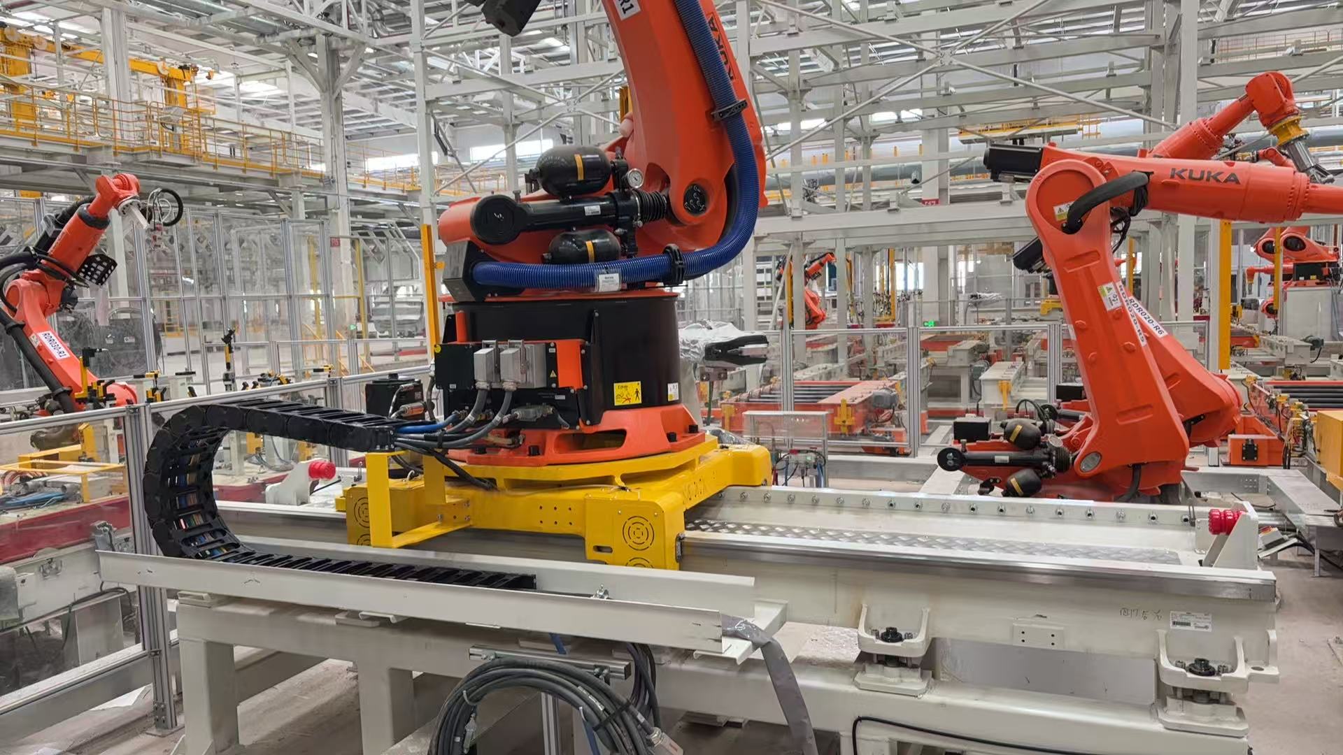 汽车焊装工厂 铸造版七轴 应用